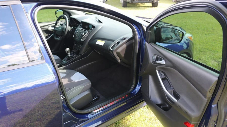 2017 Ford Focus ST 3rd Gen - Image 15 of 31