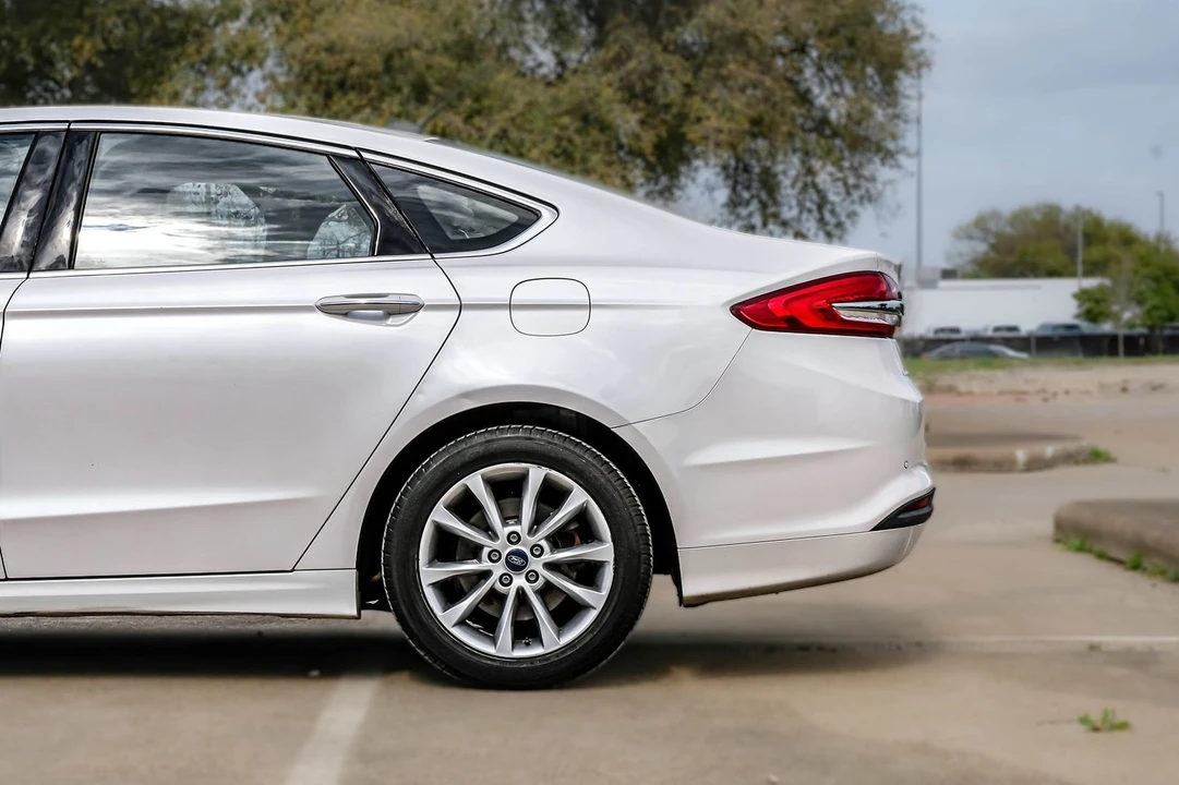 2017 Ford Fusion 2nd Gen - Image 18 of 21