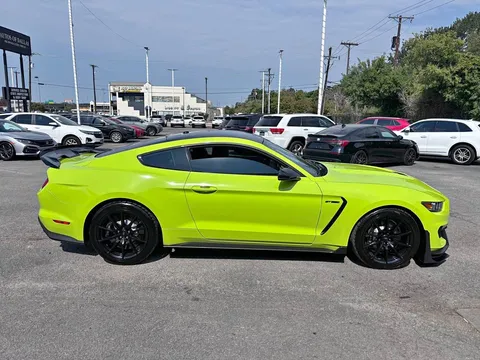 2017 Ford Mustang Shelby GT350 Coupe 2D