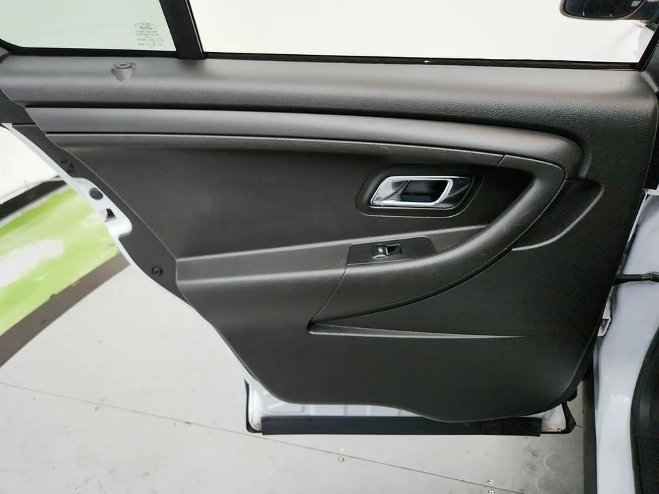 2017 Ford Taurus 6th Gen - Image 22 of 31