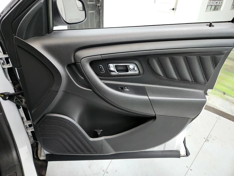2017 Ford Taurus 6th Gen - Image 25 of 31