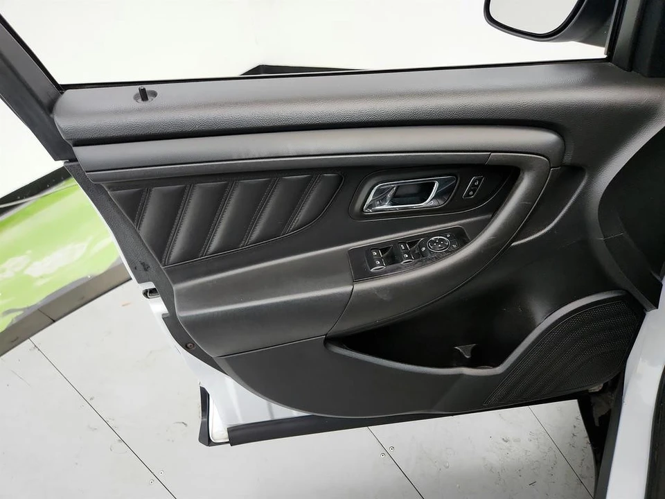 2017 Ford Taurus 6th Gen - Image 20 of 31