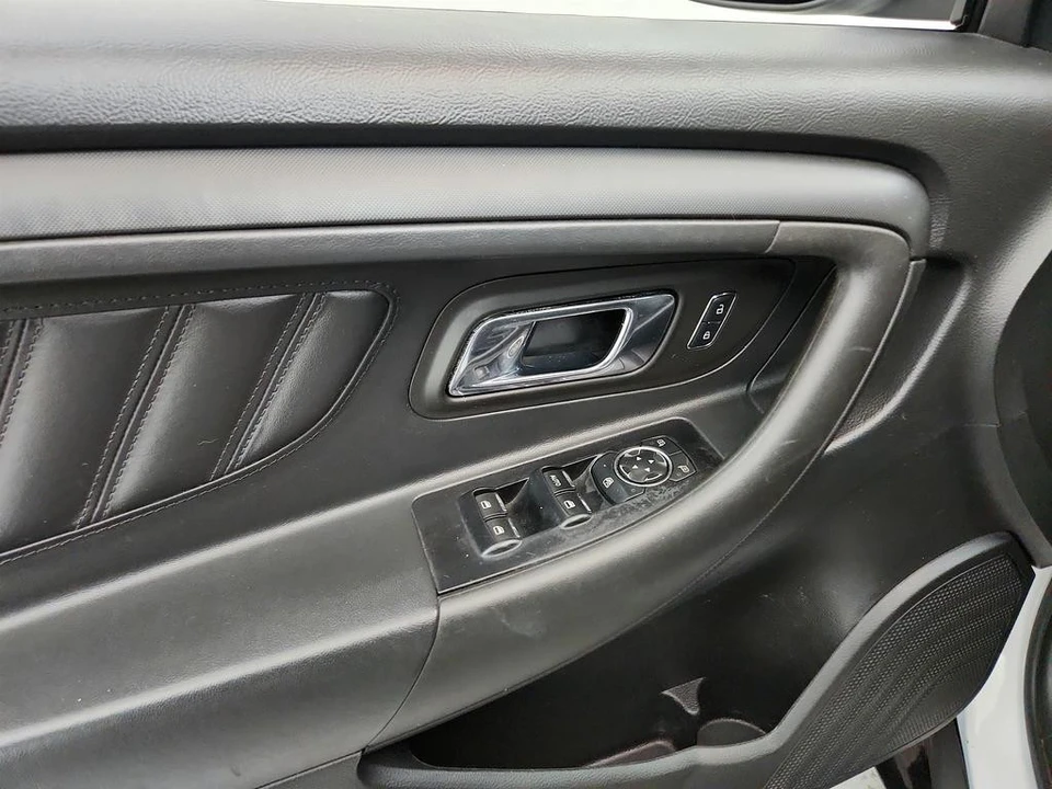 2017 Ford Taurus 6th Gen - Image 19 of 31