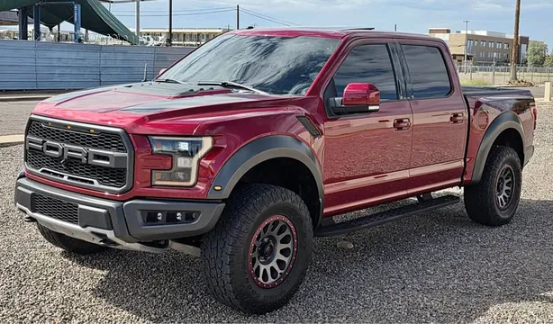 2017 Ford Raptor Pick up 4D 5 1/2