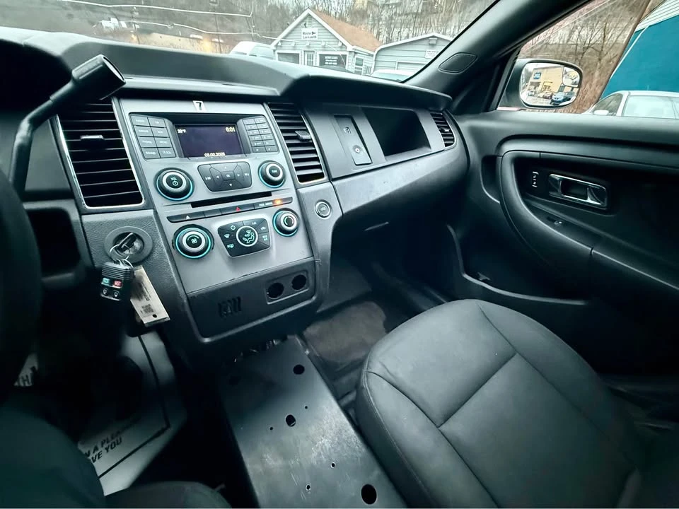 2017 Ford Taurus 6th Gen - Image 10 of 14