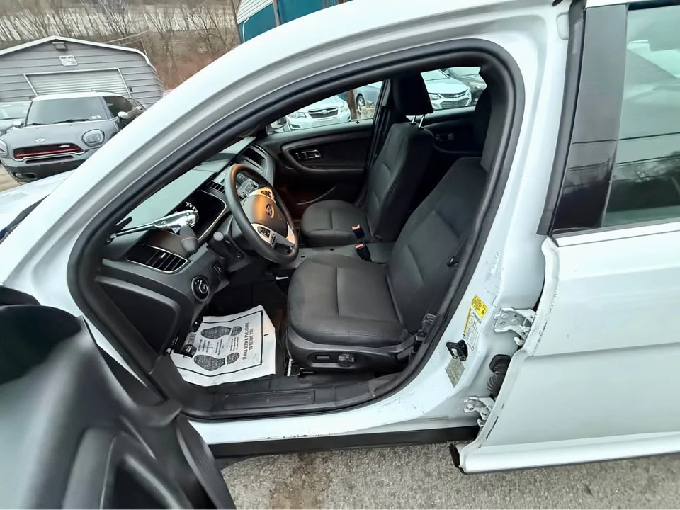 2017 Ford Taurus 6th Gen - Image 9 of 14
