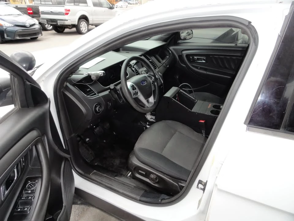 2017 Ford Taurus 6th Gen - Image 4 of 10