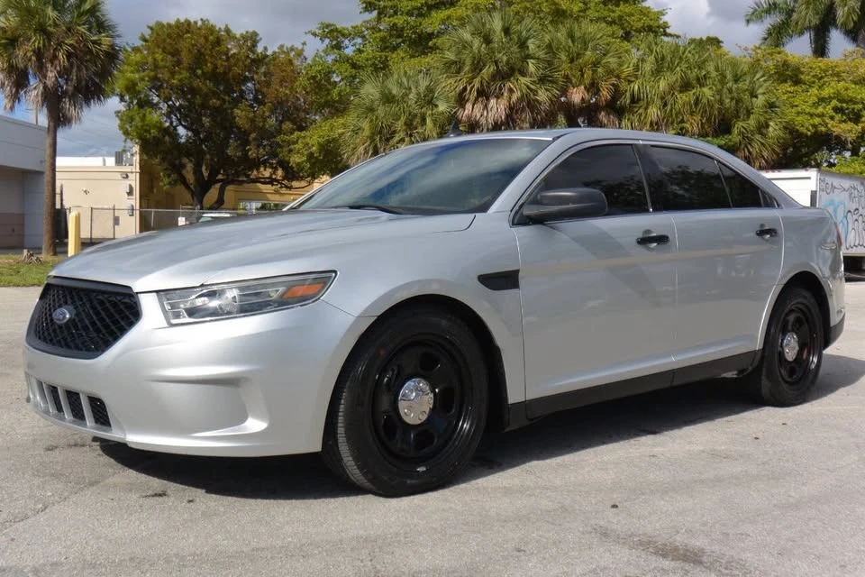 2017 Ford Taurus 6th Gen - Image 2 of 20