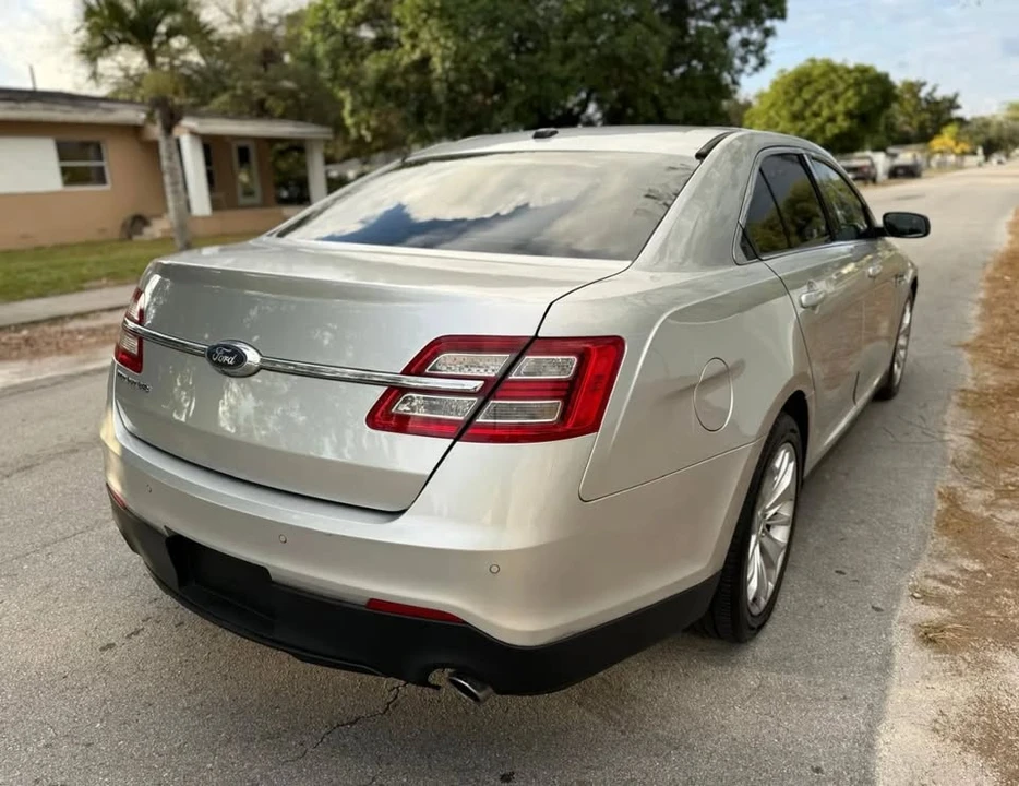 2017 Ford Taurus 6th Gen - Image 6 of 20