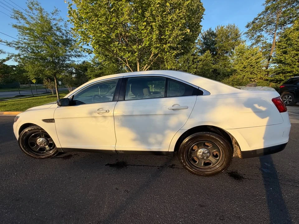 2017 Ford Taurus 6th Gen - Image 4 of 11