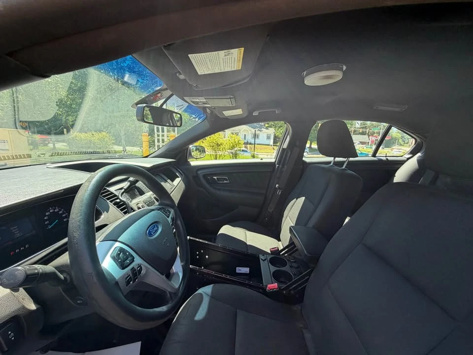 2017 Ford Taurus 6th Gen - Image 6 of 11