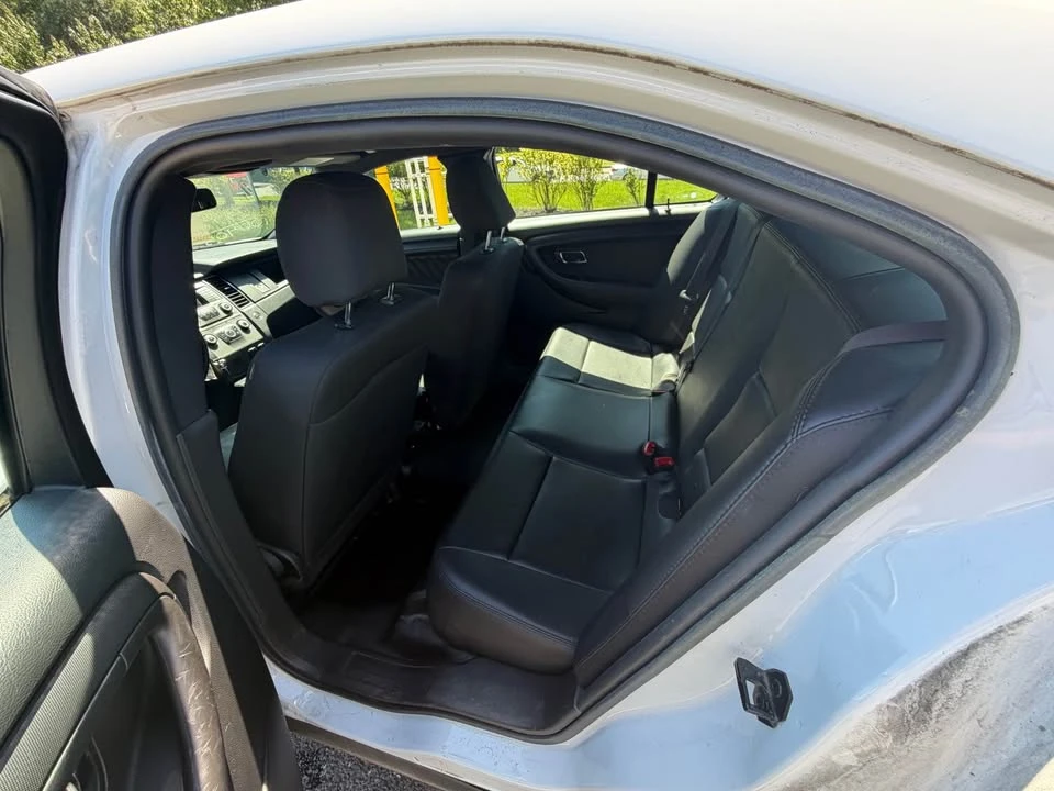 2017 Ford Taurus 6th Gen - Image 10 of 11