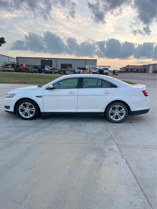 2017 Ford Taurus 6th Gen - Image 8 of 14