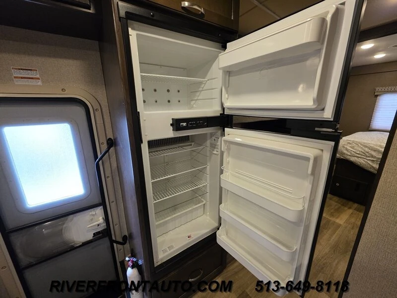 2017 Ford Econoline Van - Image 10 of 31