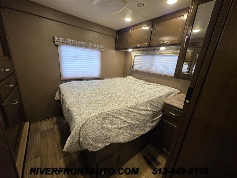 2017 Ford Econoline Van - Image 9 of 31