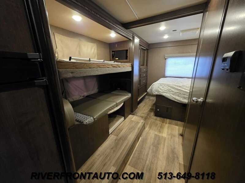 2017 Ford Econoline Van - Image 5 of 31