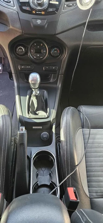 2017 Ford Fiesta - Image 4 of 6