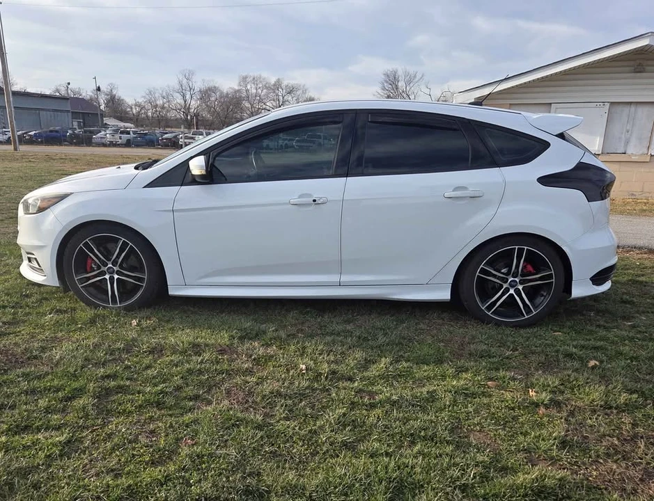 2017 Ford Focus 3rd Gen - Image 2 of 13