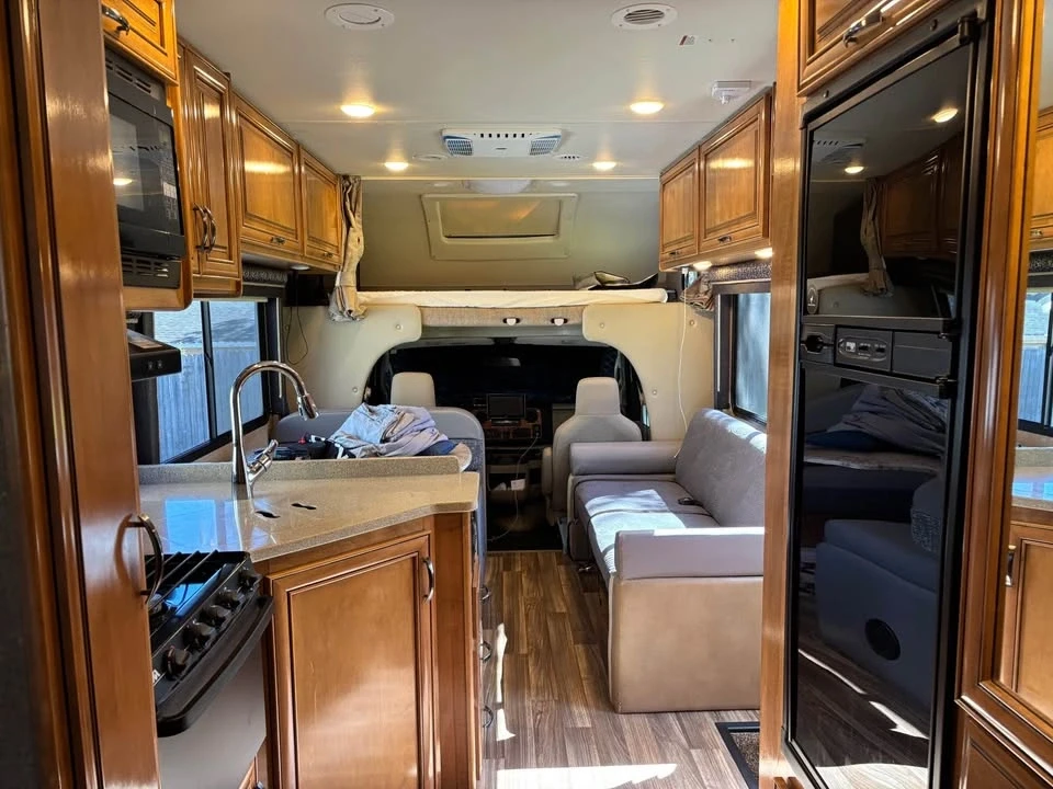 2017 Ford Econoline Van - Image 2 of 10