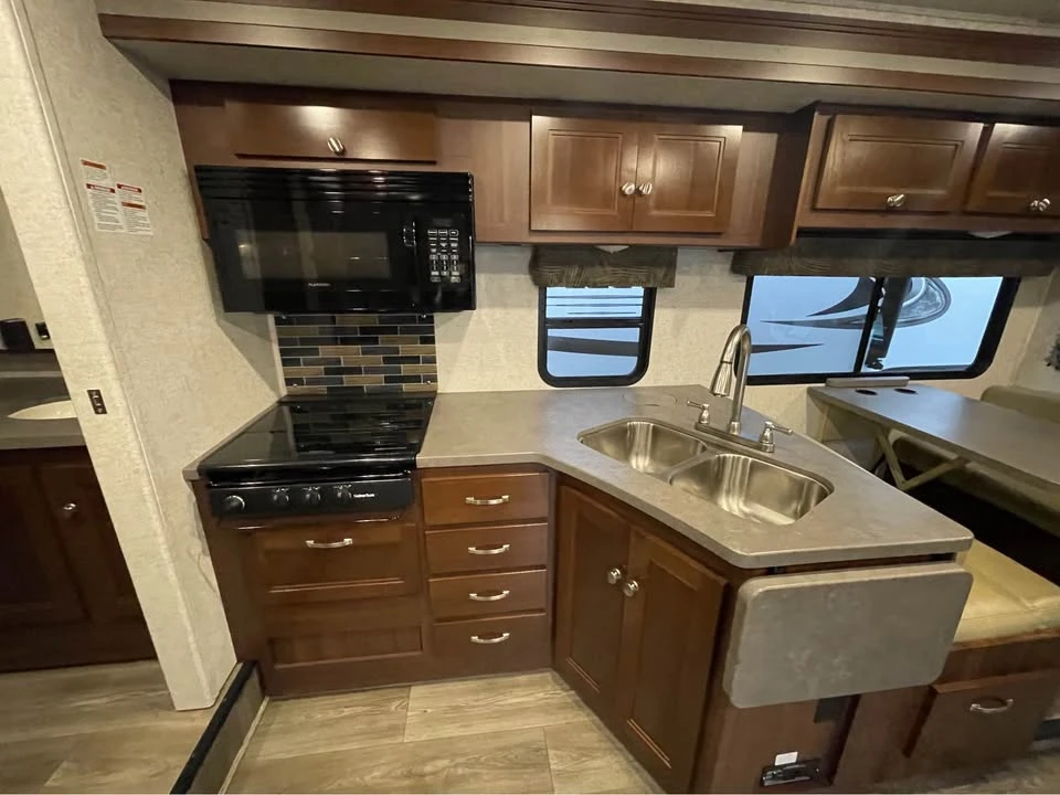 2017 Forest River - Image 13 of 19