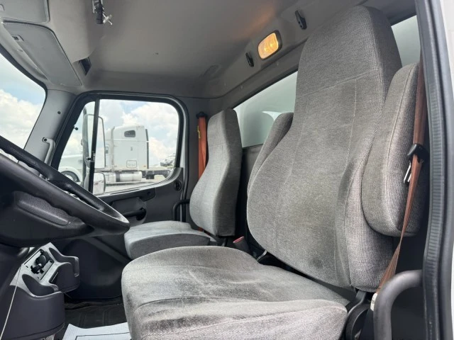 2017 Freightliner - Image 10 of 13