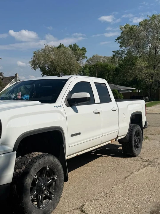 2017 GMC Sierra 4th Gen - Image 3 of 9