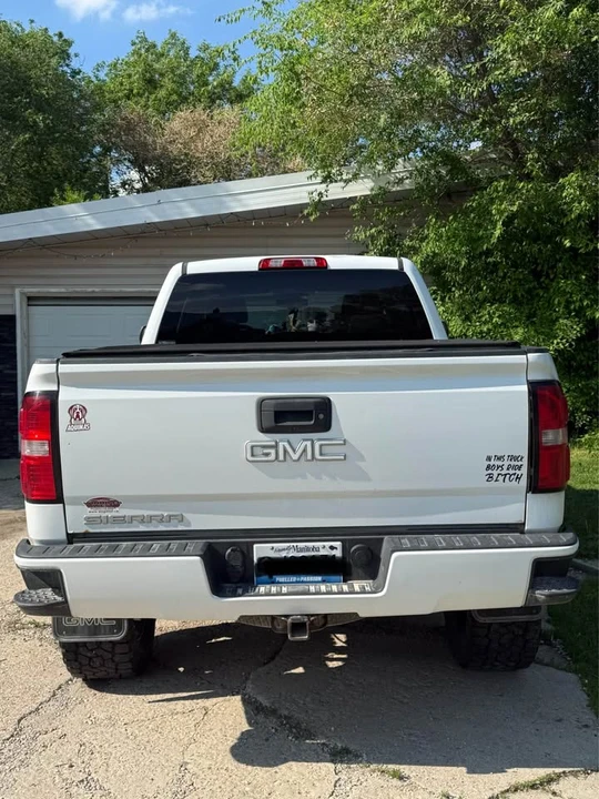 2017 GMC Sierra 4th Gen - Image 4 of 9