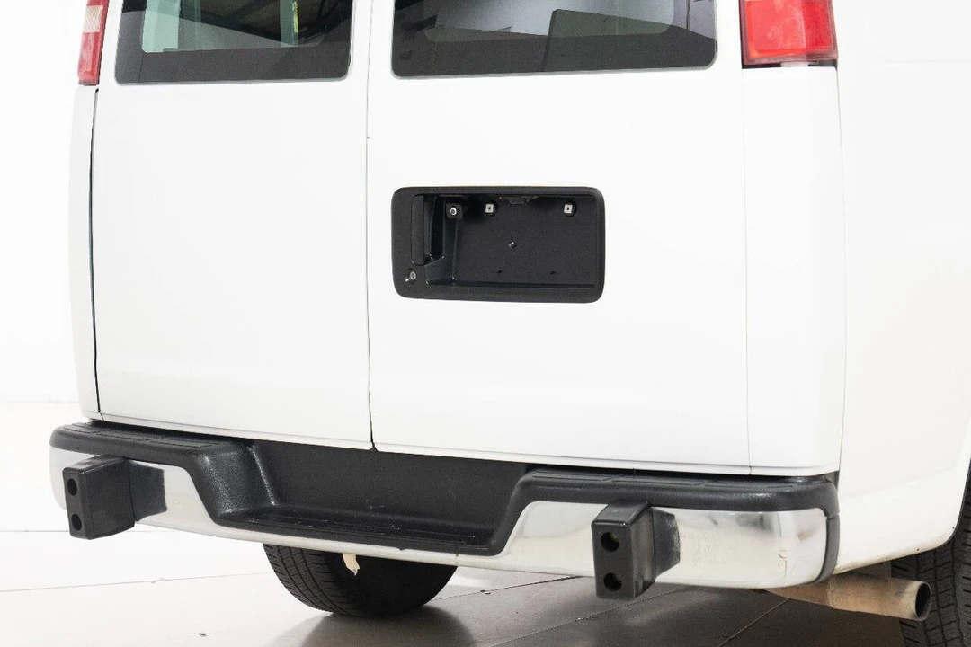 2017 GMC Savana - Image 14 of 31