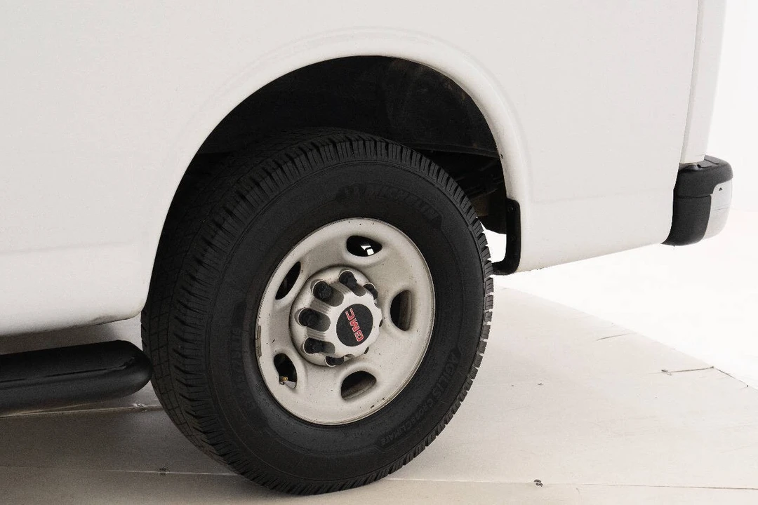 2017 GMC Savana - Image 22 of 31