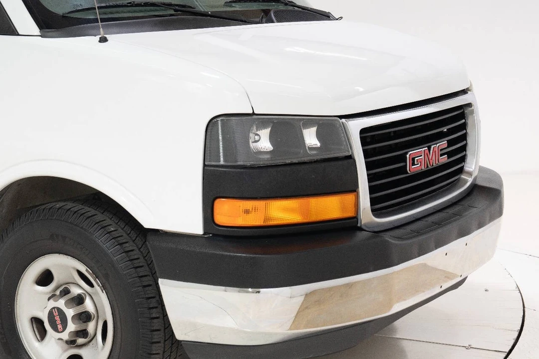 2017 GMC Savana - Image 10 of 21