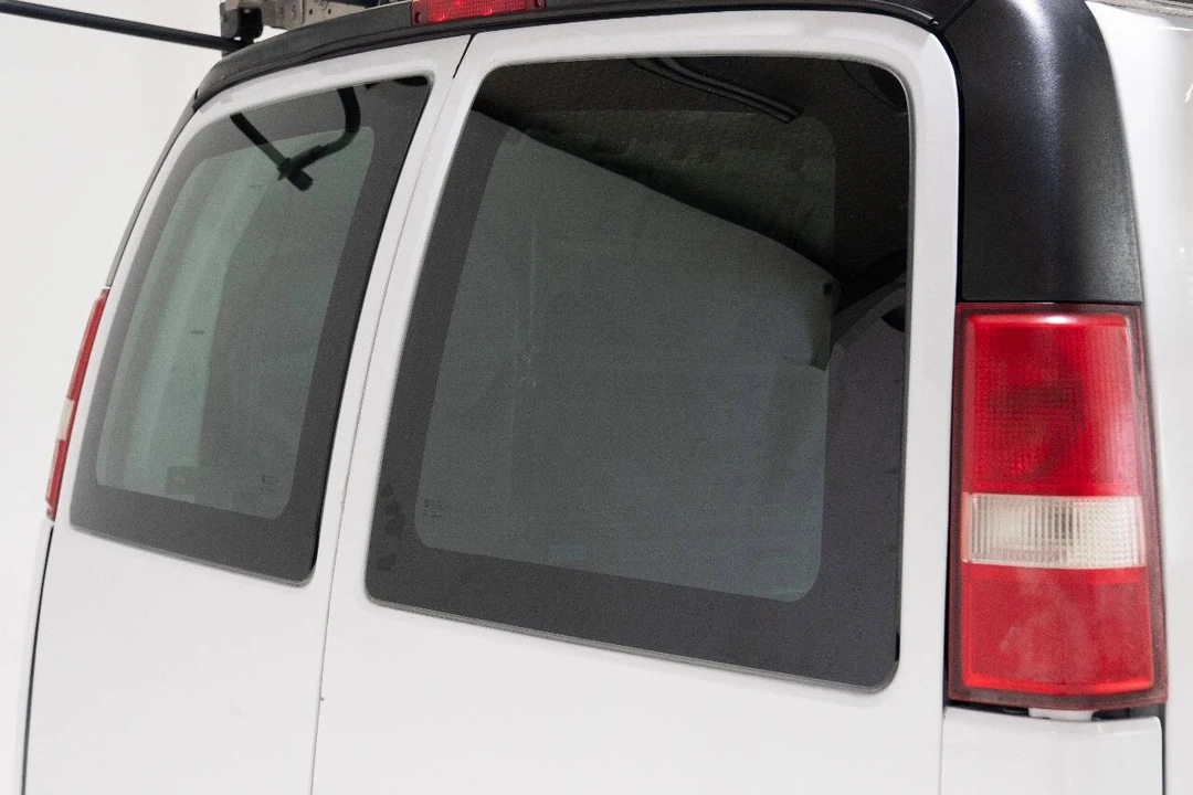 2017 GMC Savana - Image 15 of 21
