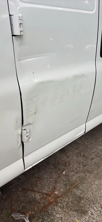 2017 GMC Savana - Image 4 of 8
