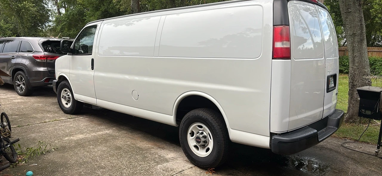 2017 GMC Savana - Image 2 of 8