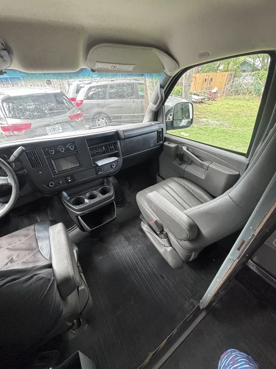 2017 GMC Savana - Image 8 of 8