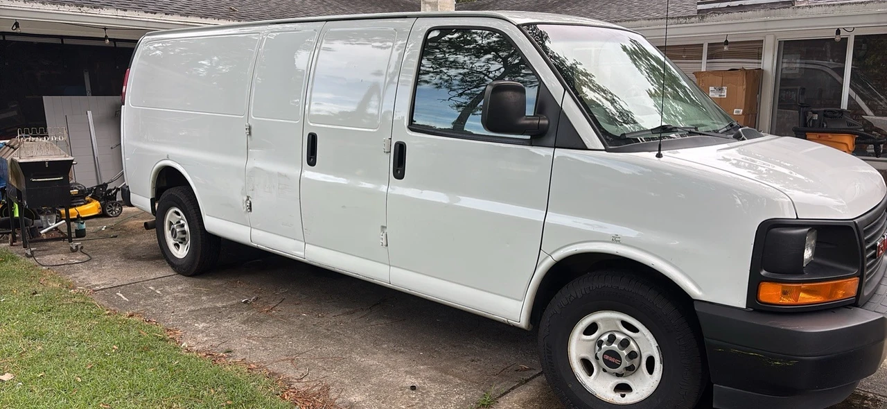 2017 GMC Savana - Image 3 of 8