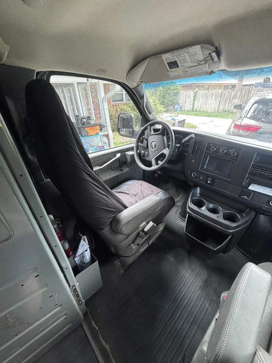 2017 GMC Savana - Image 6 of 8