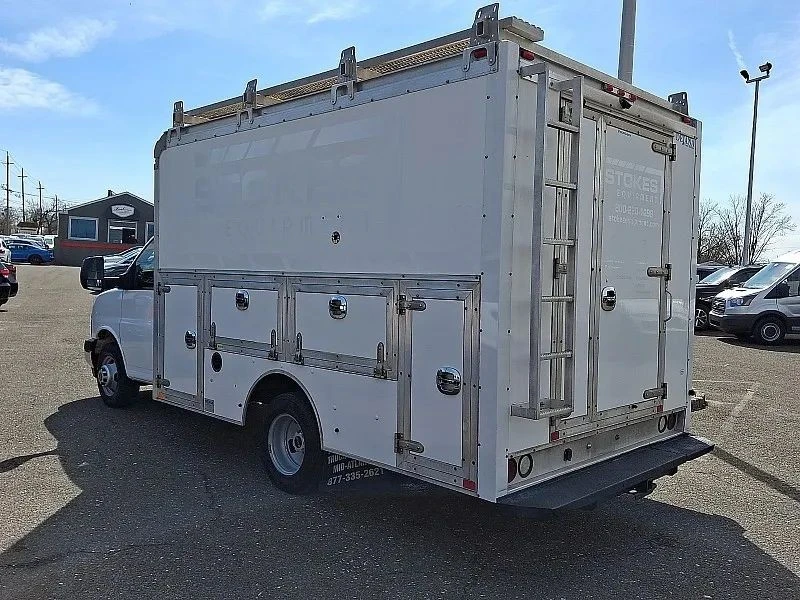 2017 GMC Savana - Image 5 of 12