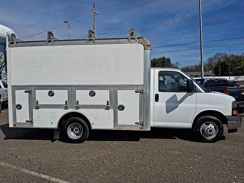 2017 GMC Savana - Image 8 of 12