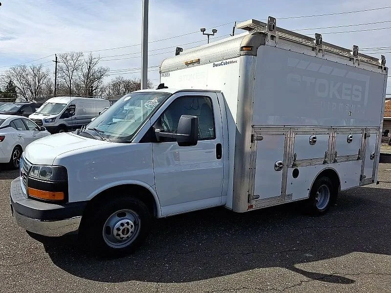 2017 GMC Savana - Image 4 of 12