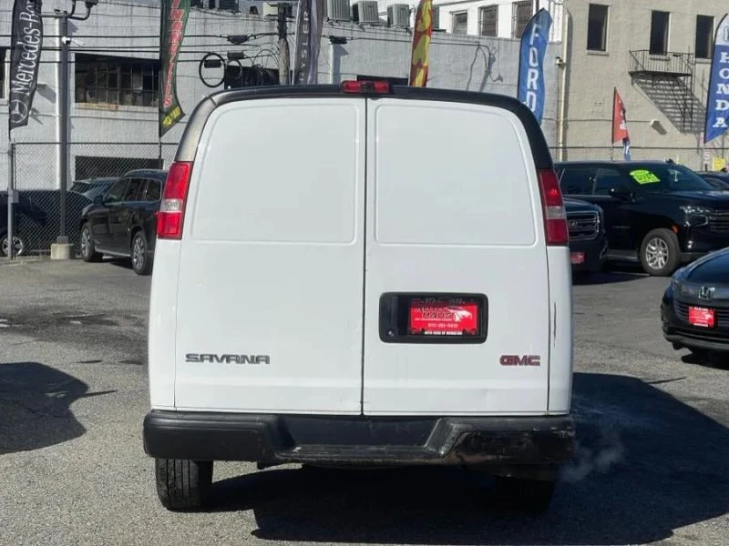2017 GMC Savana - Image 5 of 12