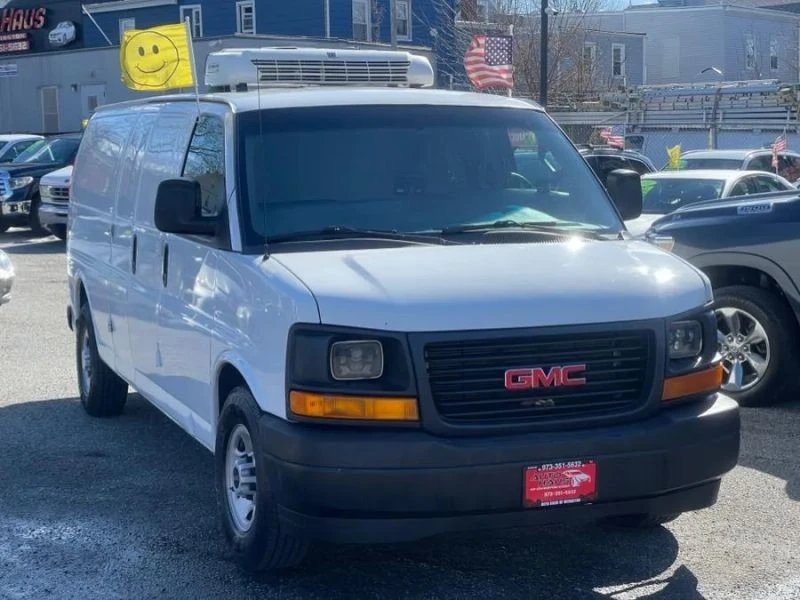 2017 GMC Savana - Image 3 of 12