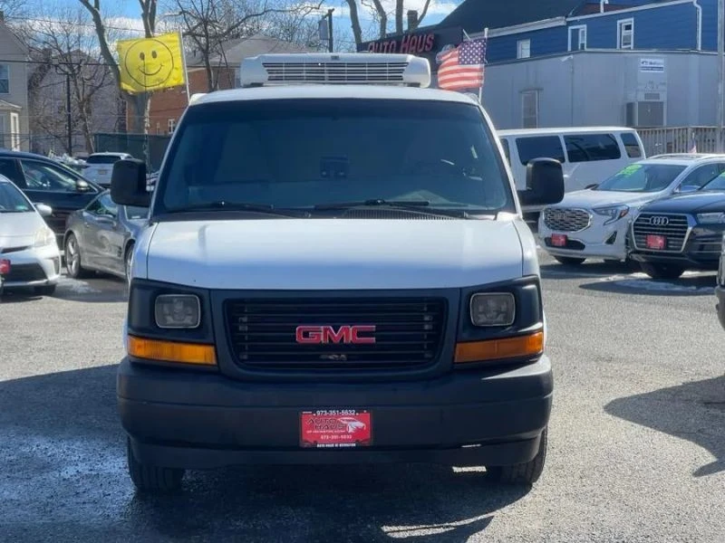 2017 GMC Savana - Image 2 of 12