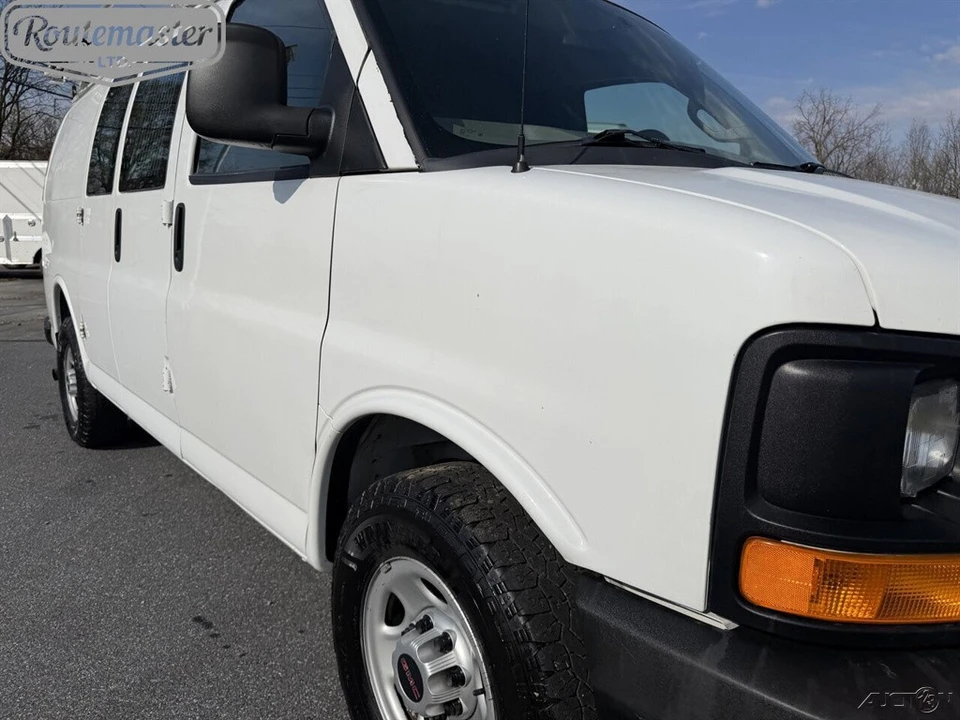 2017 GMC Savana - Image 5 of 12