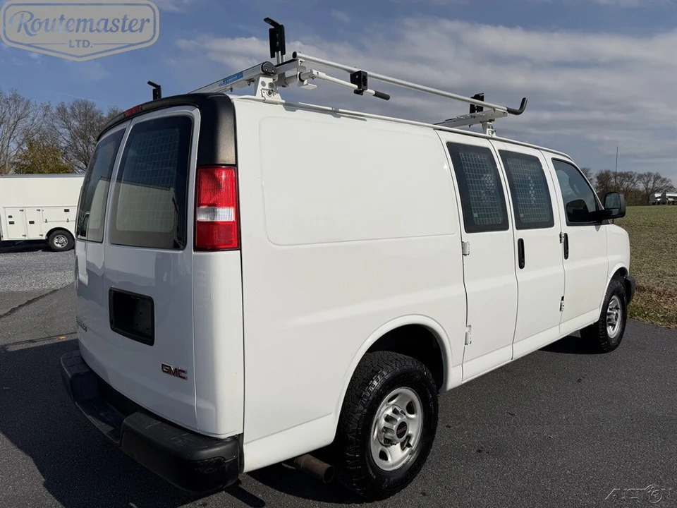 2017 GMC Savana - Image 9 of 12