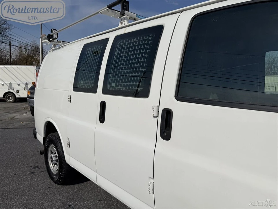 2017 GMC Savana - Image 7 of 12
