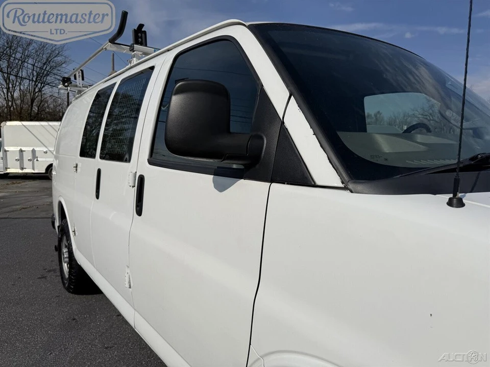 2017 GMC Savana - Image 6 of 12
