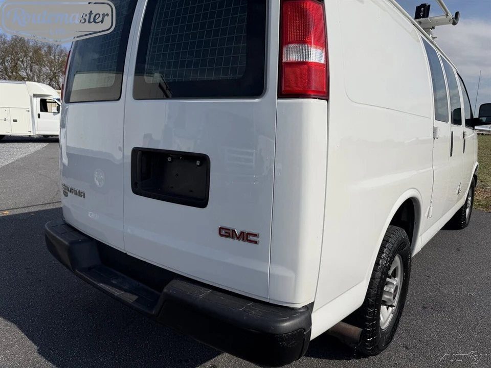 2017 GMC Savana - Image 10 of 12