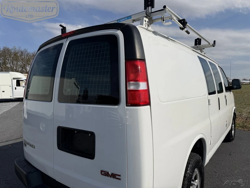 2017 GMC Savana - Image 11 of 12