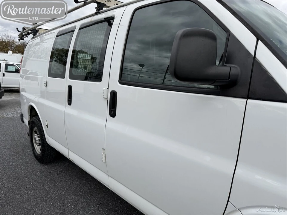 2017 GMC Savana - Image 4 of 12