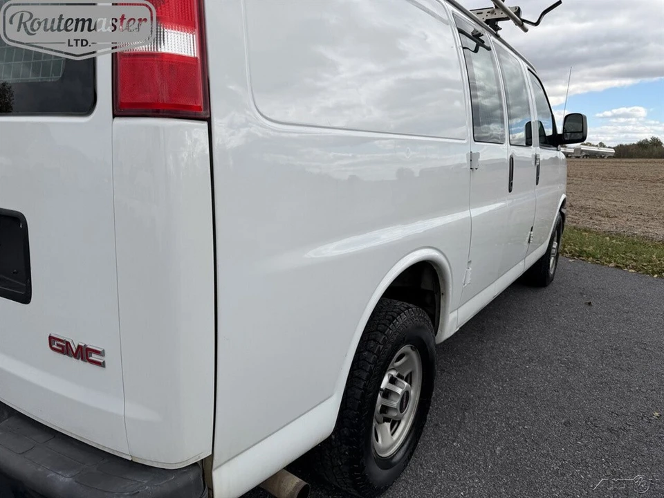2017 GMC Savana - Image 9 of 12